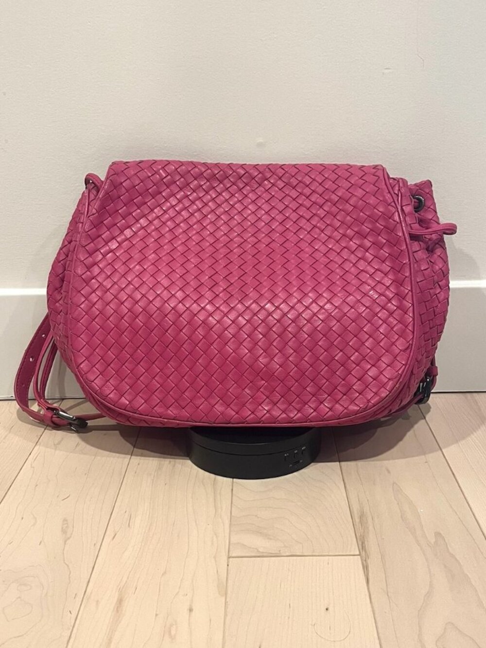 #R47 Bottega Veneta Intrecciato Flap Drawstring Crossbody Pink Leather